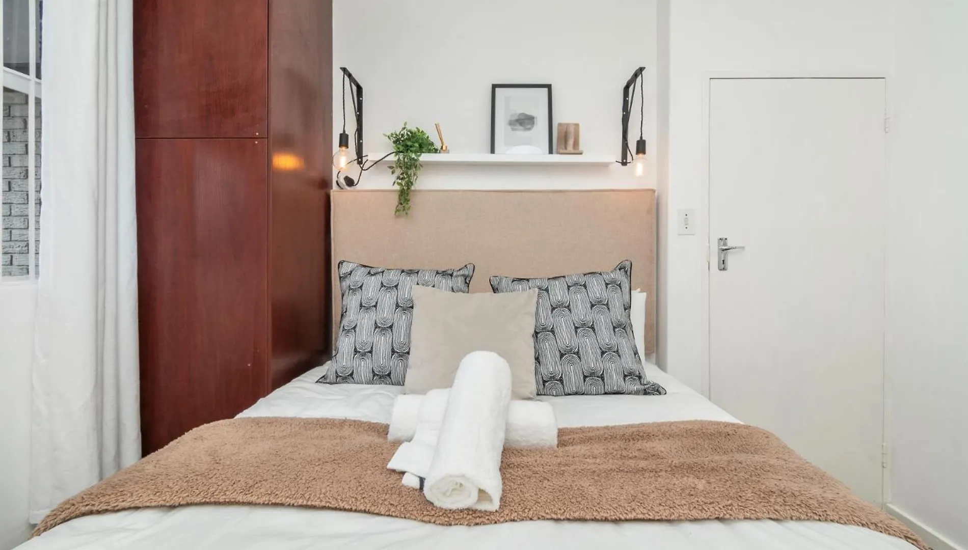 Ravensburg Retreat Modern 3-Bedroom With Mountain Cape Town 0*,